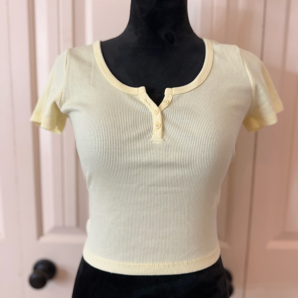 Women's Cream Button-Front Ribbed Top
